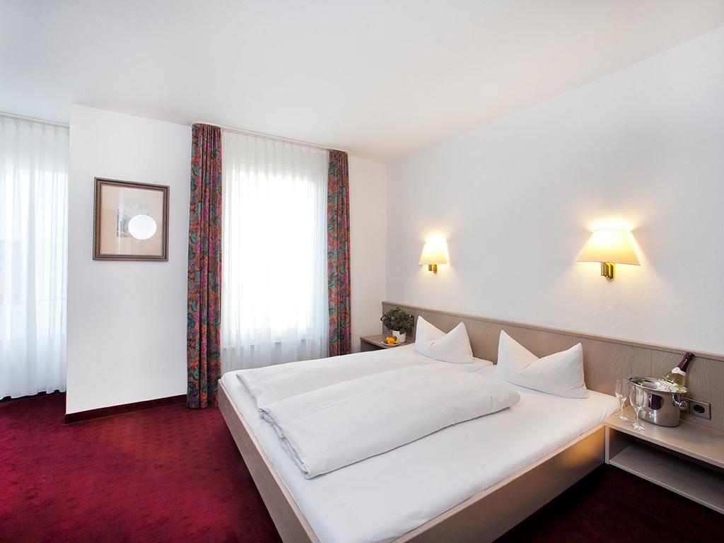 Hotel Kreuz Gaestehaus Und Lauchertbar Mit Terrasse Gammertingen الغرفة الصورة