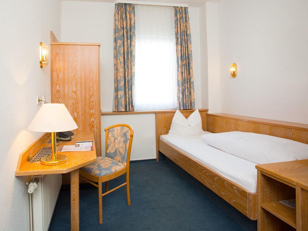 Hotel Kreuz Gaestehaus Und Lauchertbar Mit Terrasse Gammertingen الغرفة الصورة